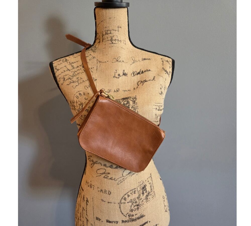 madewell the simple pouch belt bag english saddle cowleather brown crossbody